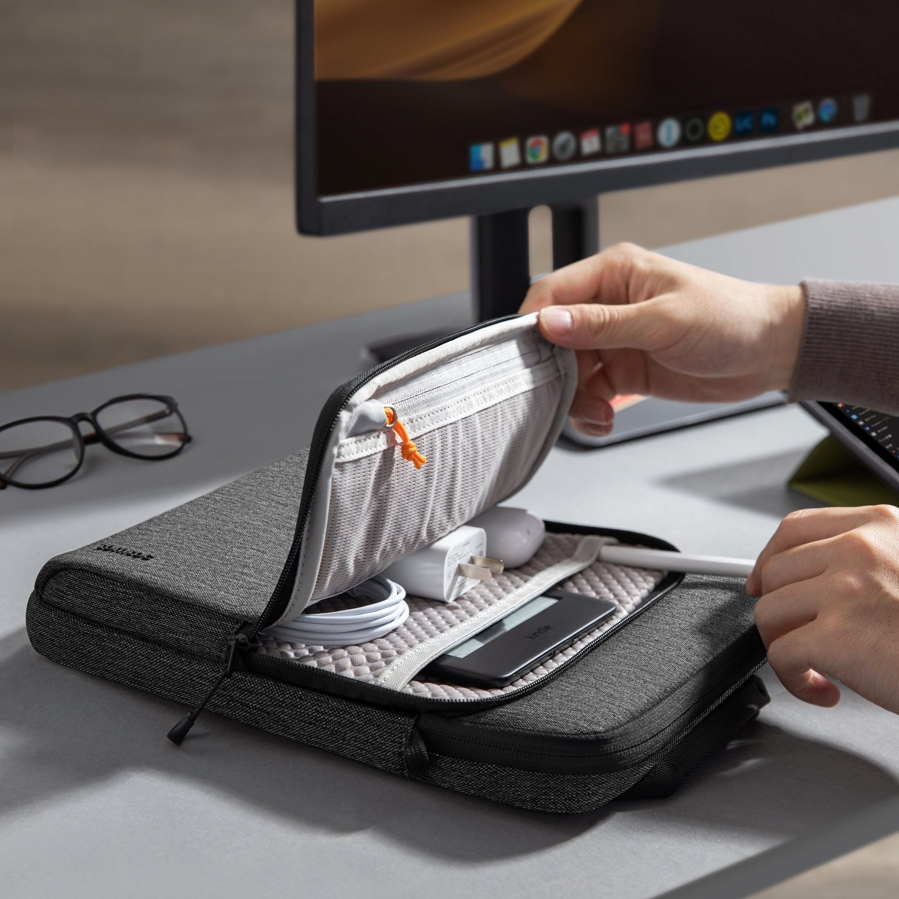 DefenderACE-H13 Tablet Shoulder Bag for 11-inch iPad Pro | Gray