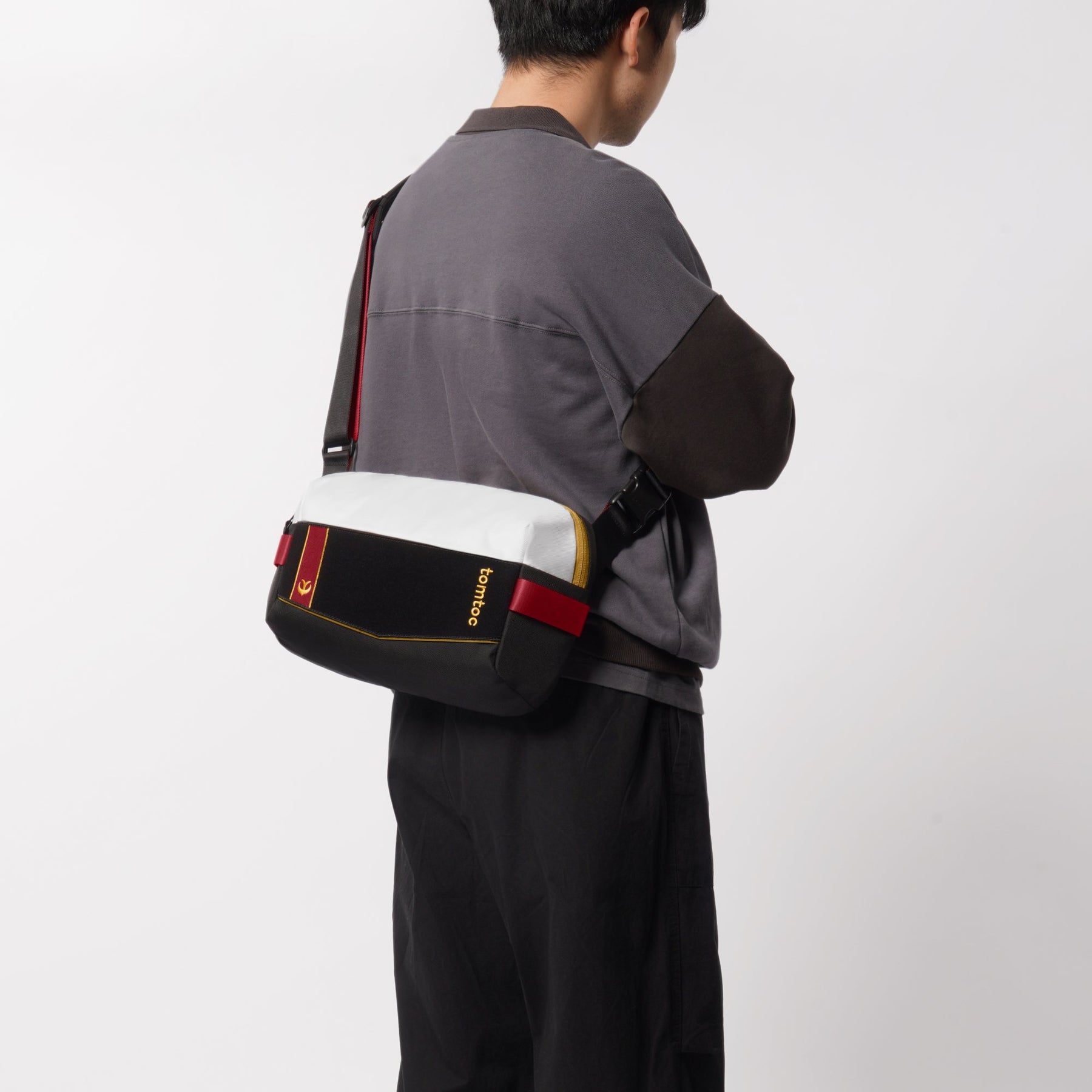 MHRS-H02 Royal Order Sling Bag M