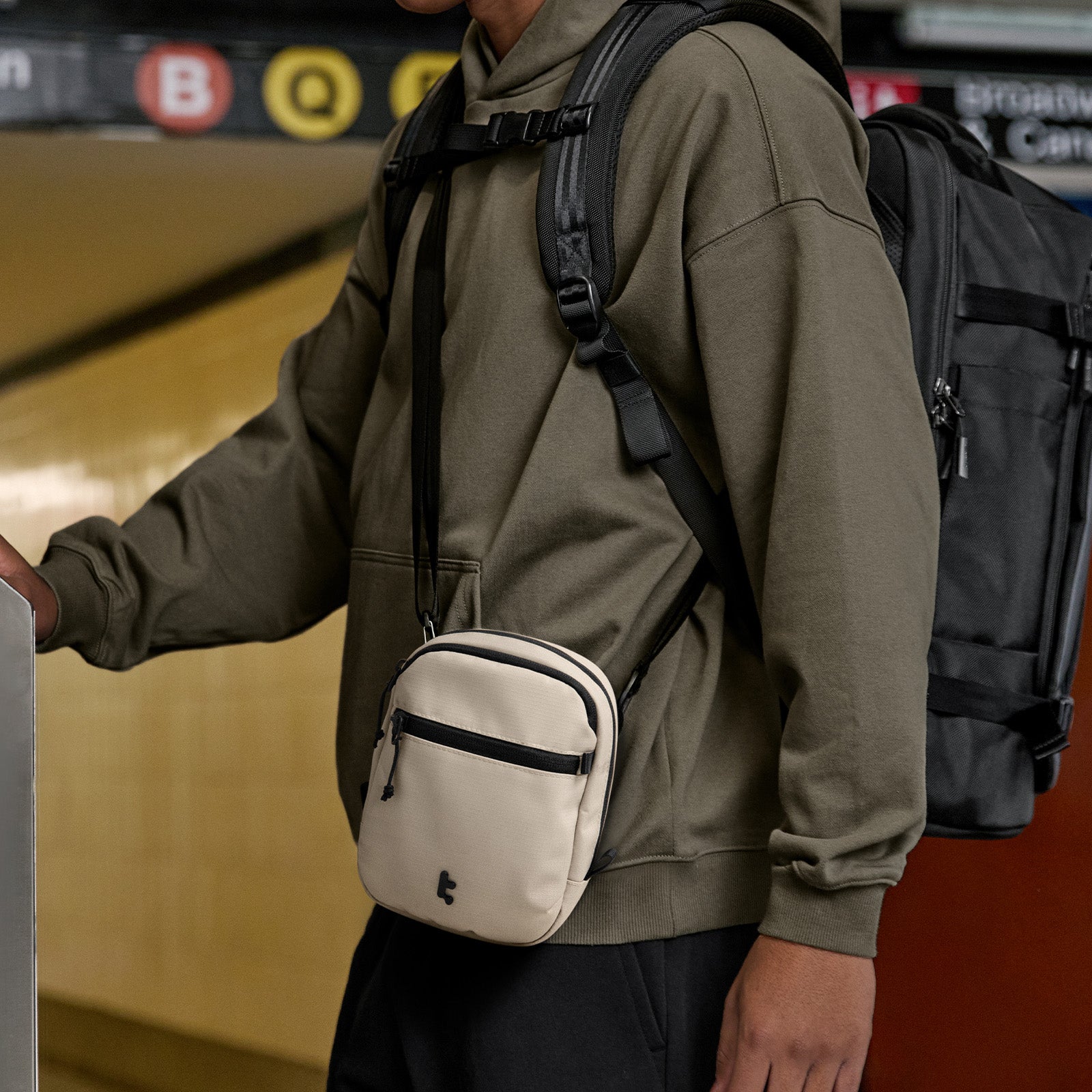 Aviator-T37 Travel Crossbody Bag