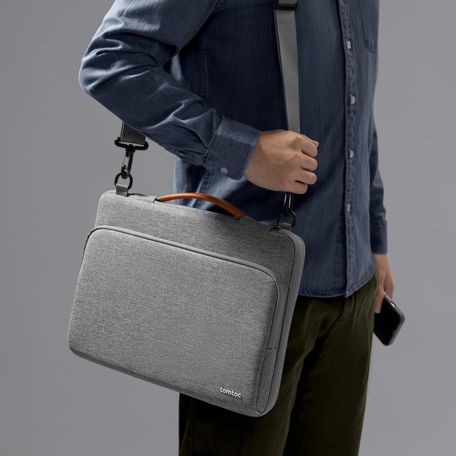 Defender-A40 Laptop Shoulder Bag for 16 inch MacBook Pro