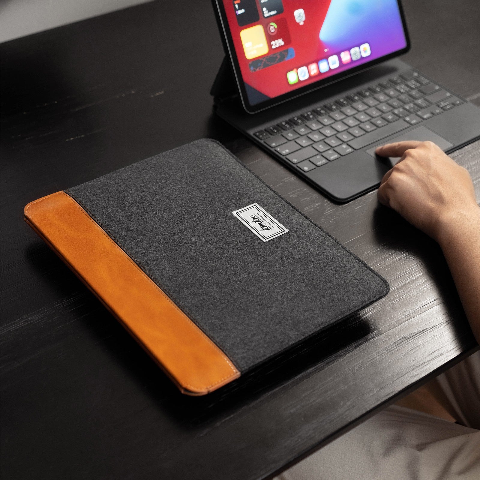 Light-B16 Laptop Sleeve for 12.9-inch iPad Pro