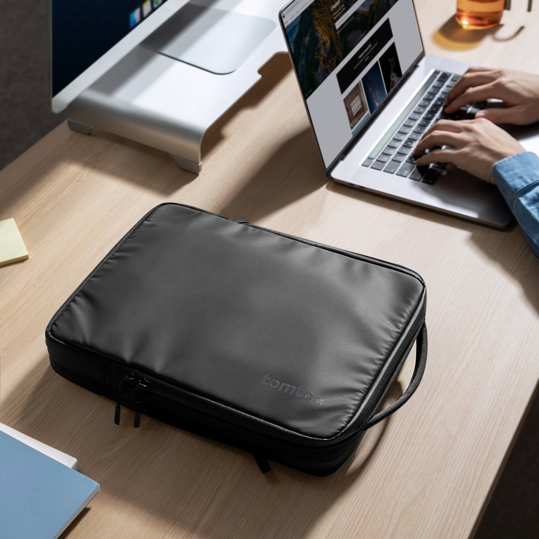 DefenderACE-A04 Laptop Shoulder Bag For 16" MacBook Pro M3/M2/M1 | Black