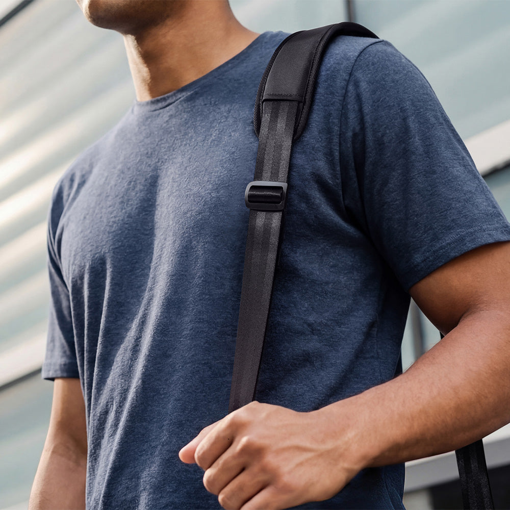 Defender-A42 Premium Laptop Shoulder Bag for 16 inch MacBook Pro