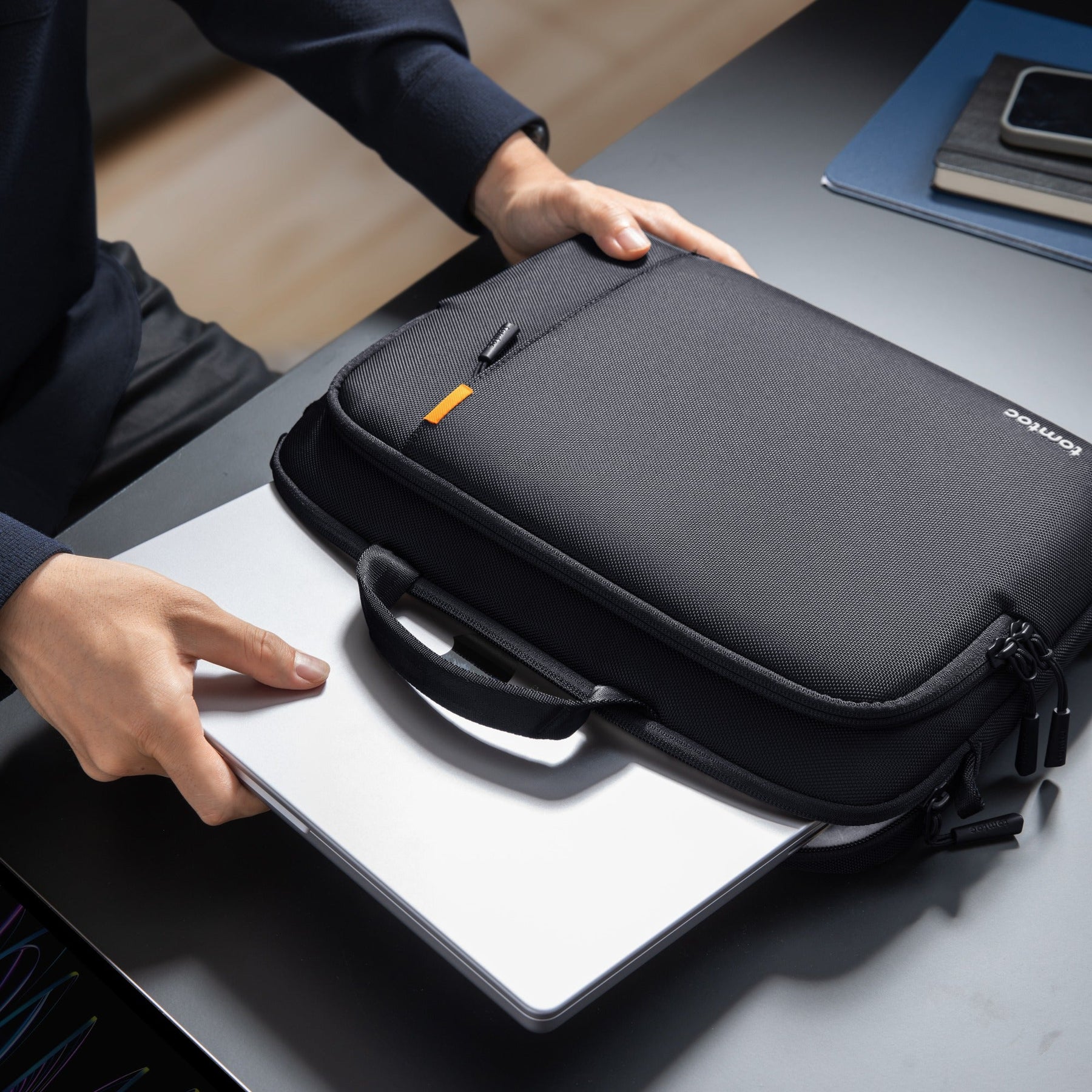 Defender-A30 Laptop Case with Shoulder Strap for 15.6-inch Laptop