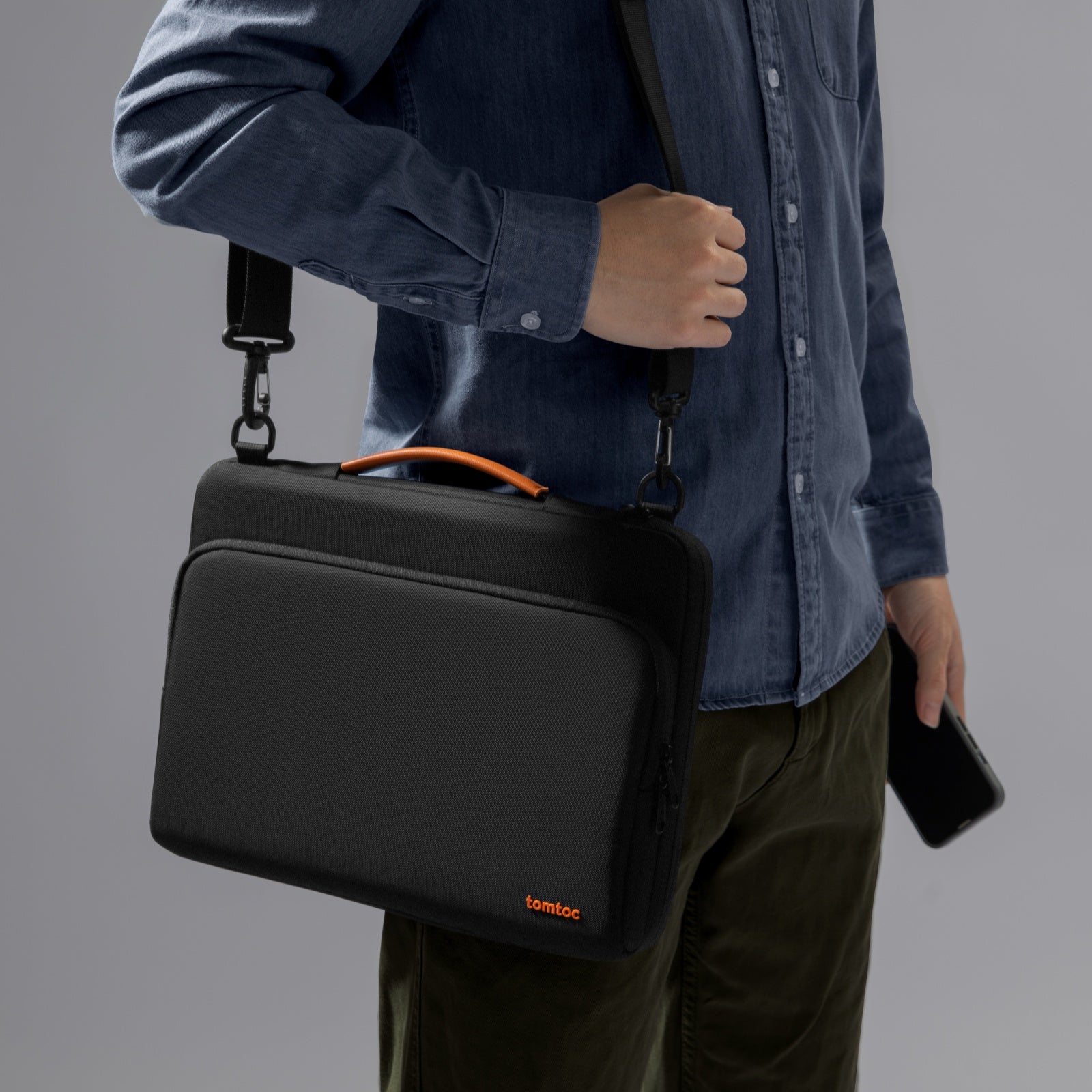 Defender-A40 Laptop Shoulder Bag for 14 inch MacBook Pro