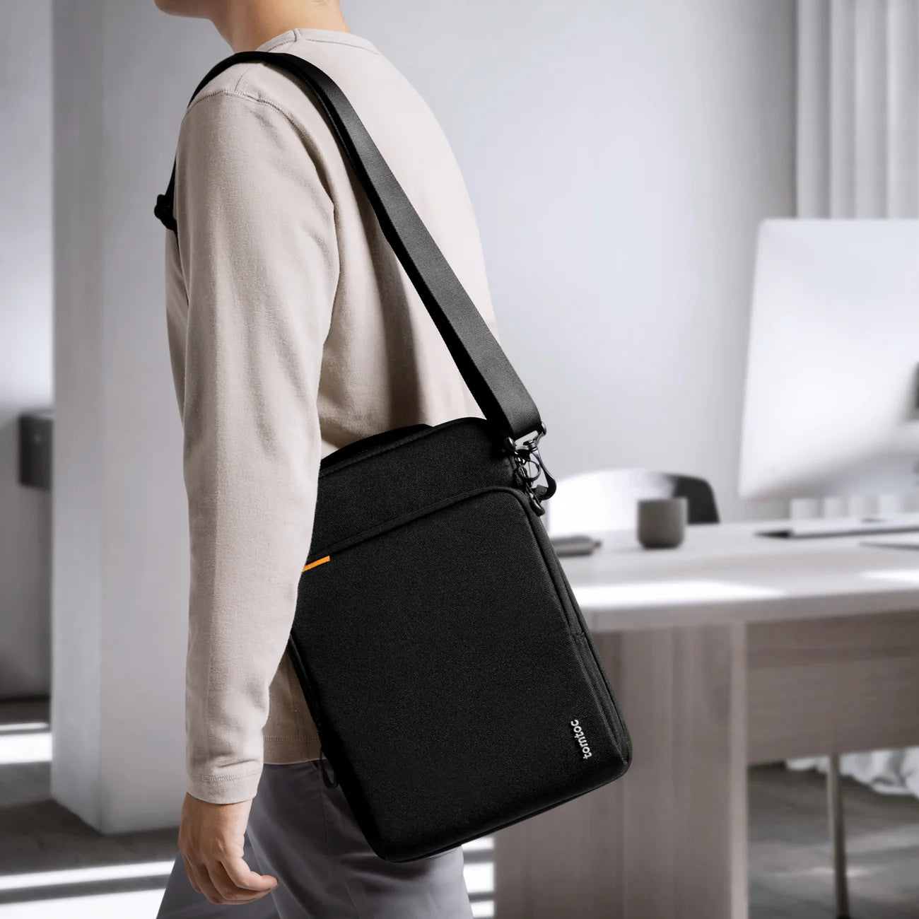 DefenderACE-A03 Laptop Shoulder Bag For 16-inch New MacBook Pro M3/M2/M1 | Black